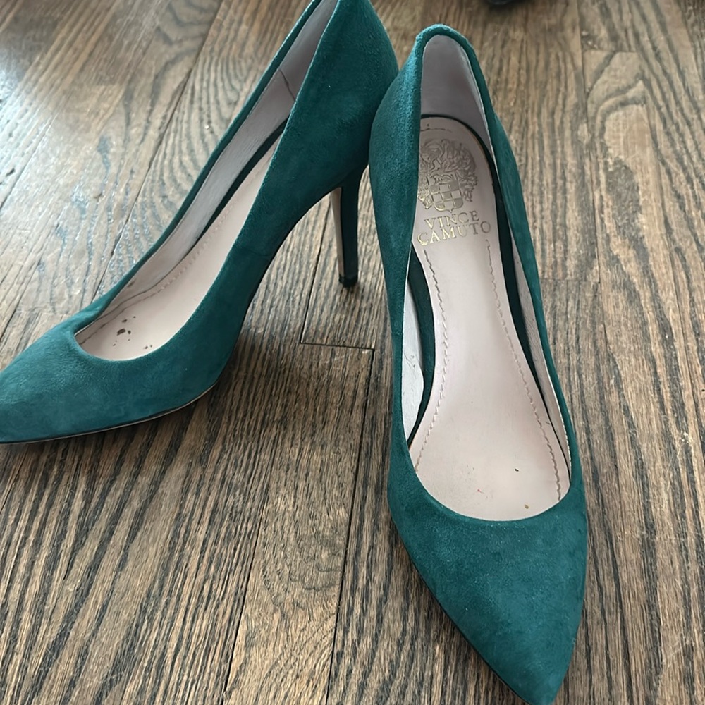 Vince Camuto green suede pumps